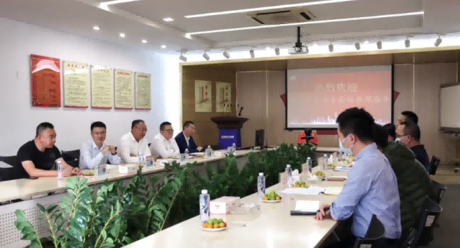 东莞市工信局与镇经发局领导莅临超凡国际参观指导